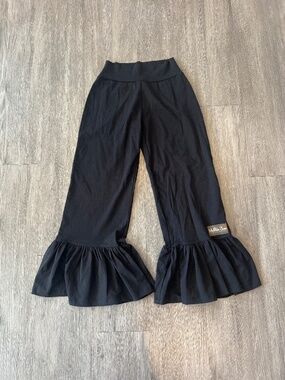 NWT Matilda Jane classic black big ruffle cropped pants (XS)
